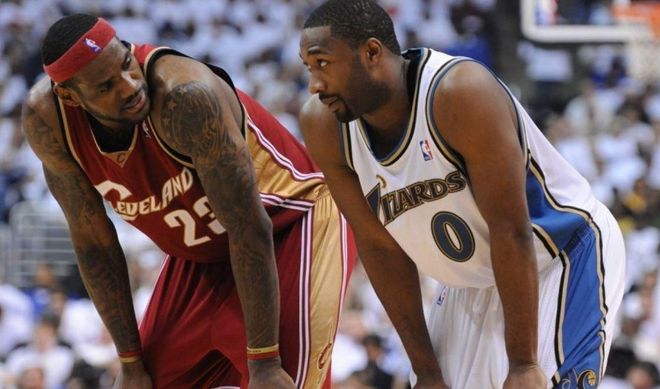 他曾担任过 他曾担任过