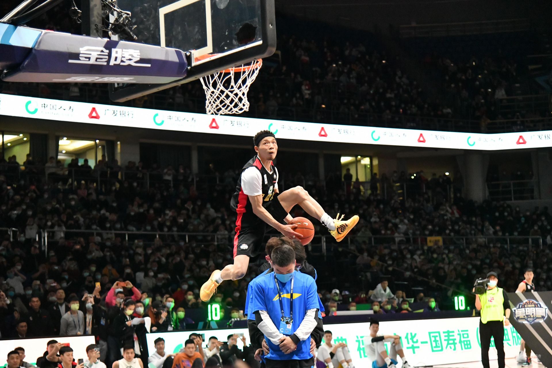 这一点尤为 这一点尤为