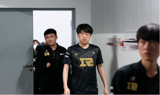 绝对权威 绝对权威