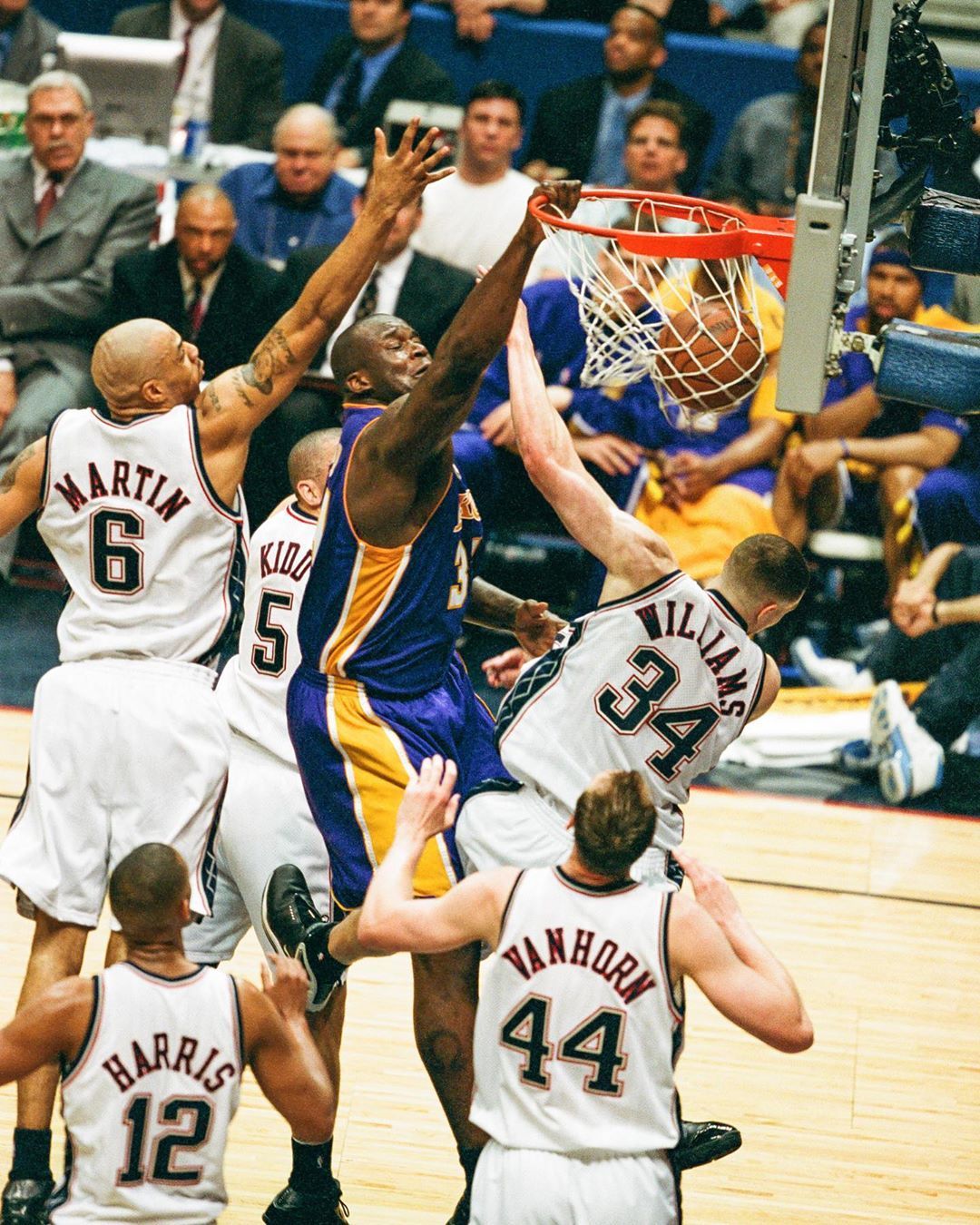 上半场三分 上半场三分